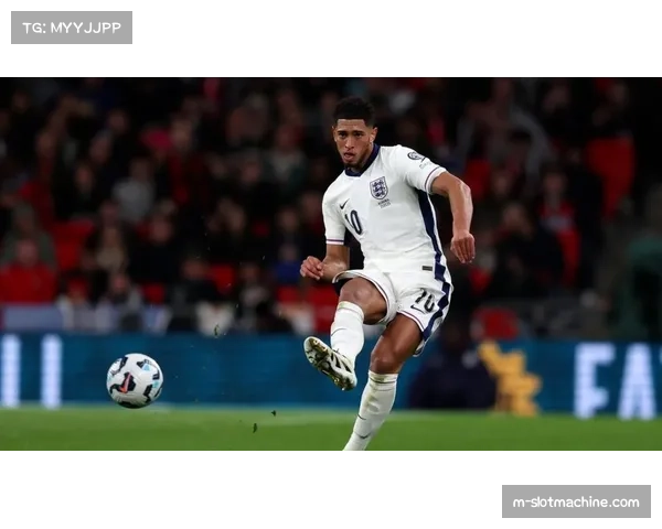 英格兰队赖斯贝林厄姆中场骨架 拦截扫荡与后插上得分需体能支撑